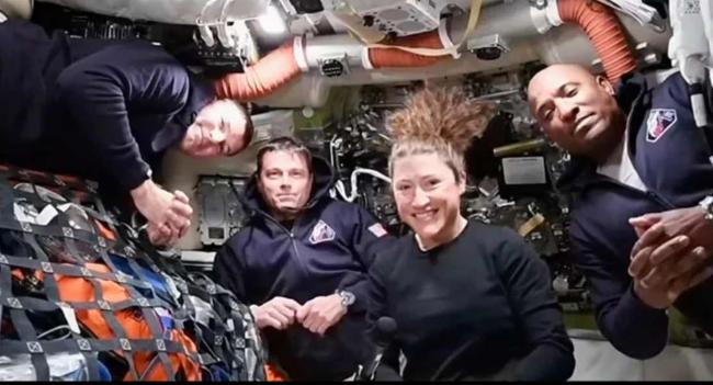 Artemis II ගගනගාමීන්ගෙන් නව වාර්තාවක්